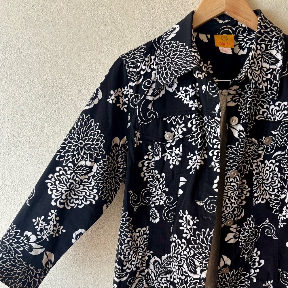 Ruby Rd. Black & White floral print jacket‎ cotton blend - Picture 3 of 7